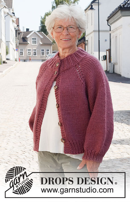 Crisp Cranberries Cardigan / DROPS 226-38 - Raglánový propínací svetr z příze DROPS Snow. Velikost XS - XXL.