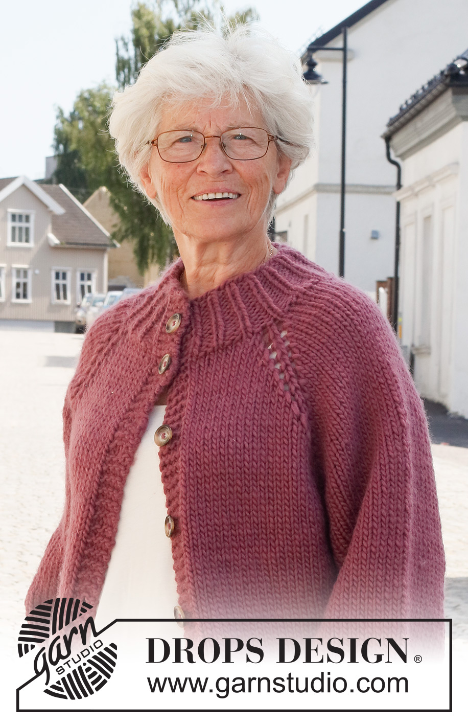 Crisp Cranberries Cardigan / DROPS 226-38 - Raglánový propínací svetr z příze DROPS Snow. Velikost XS - XXL.