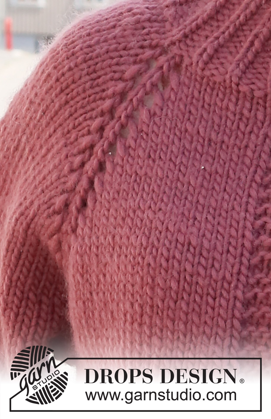 Crisp Cranberries Cardigan / DROPS 226-38 - Raglánový propínací svetr z příze DROPS Snow. Velikost XS - XXL.