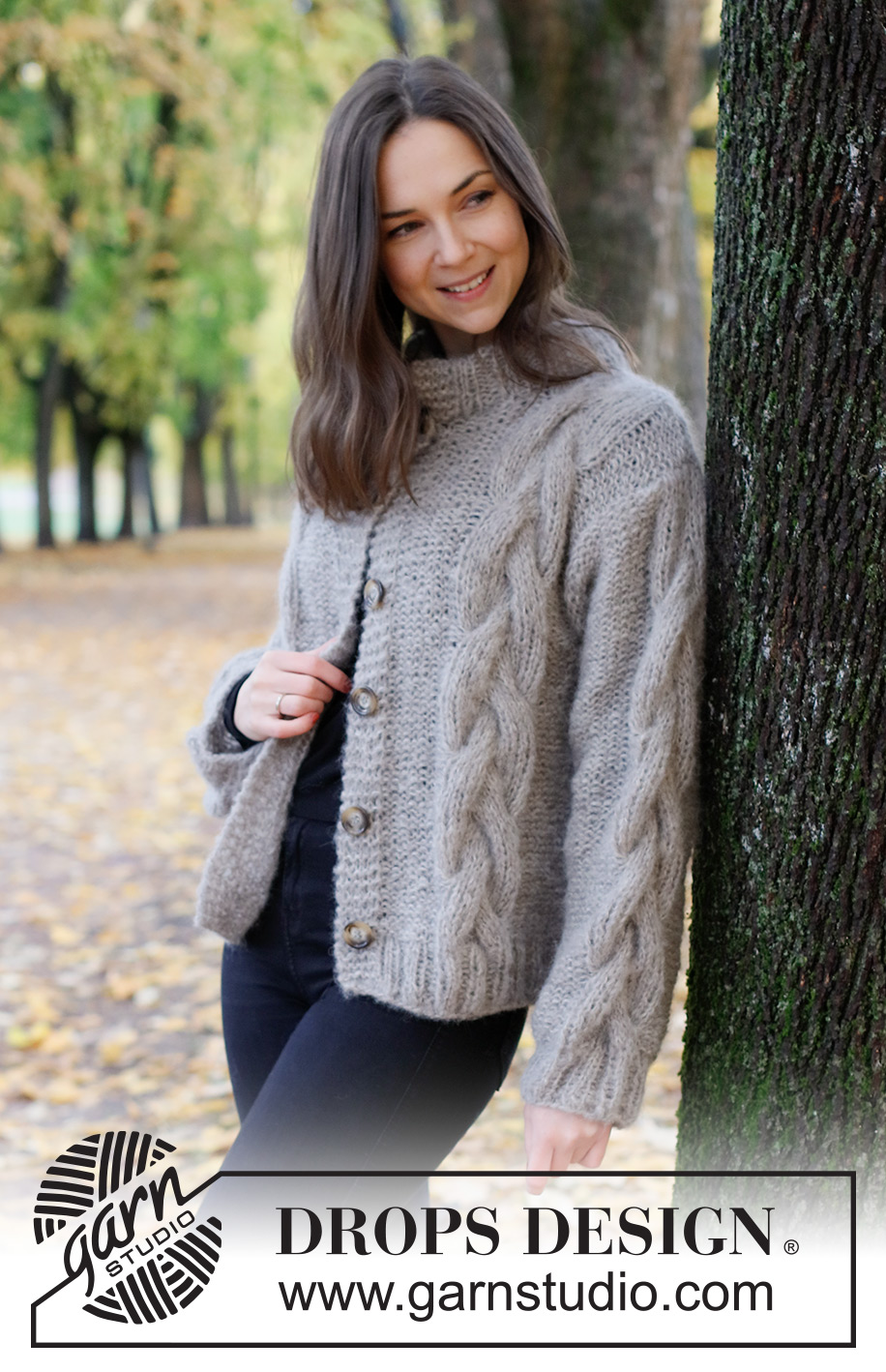 Evening Fires Jacket / DROPS 226-39 - Strikket jakke i 2 tråder DROPS Brushed Alpaca Silk eller 1 tråd DROPS Wish. Arbeidet strikkes med fletter, dobbel halskant og vrangborder. Størrelse S - XXXL.