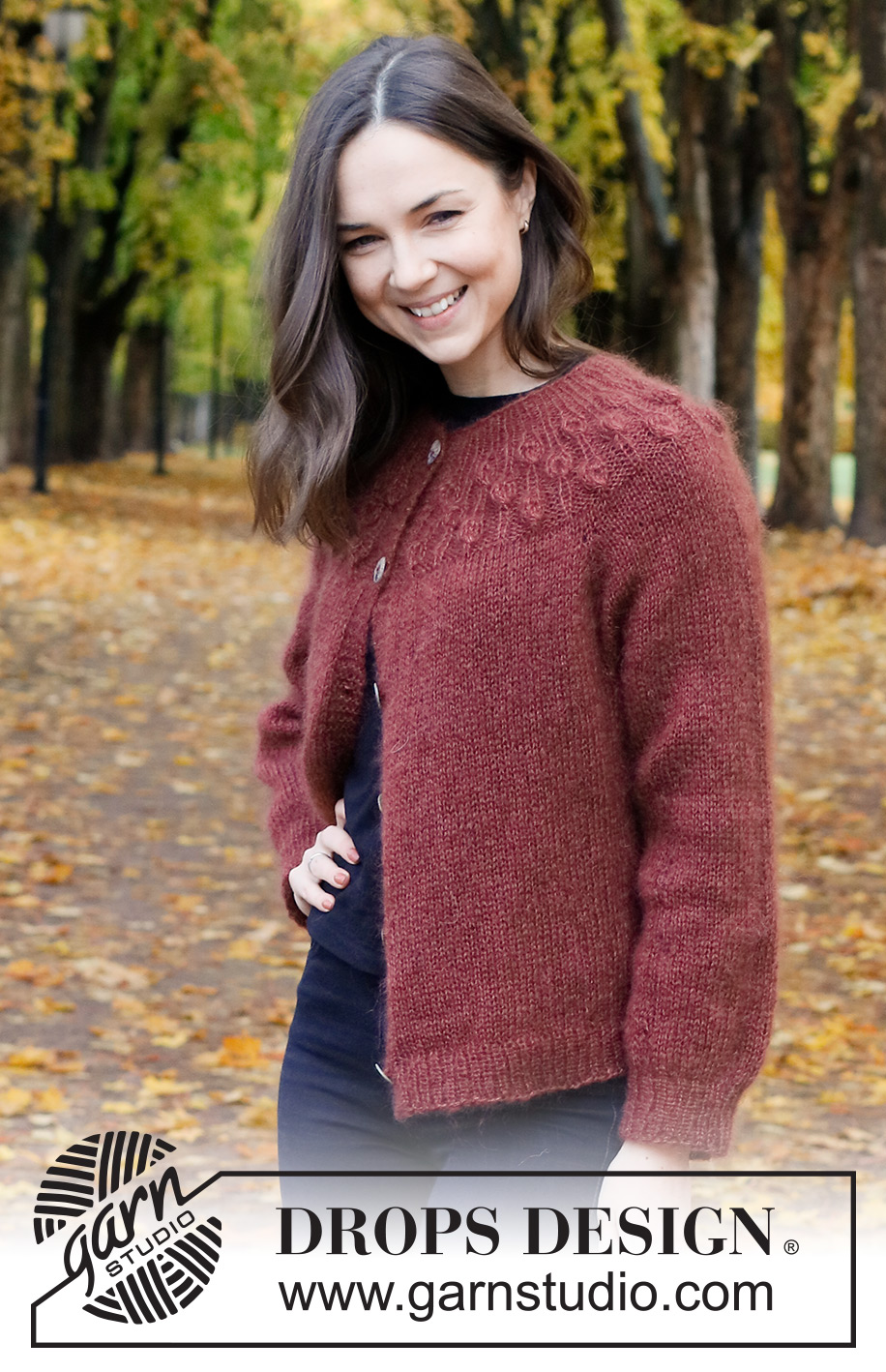Blackforest Memories Cardigan / DROPS 226-4 - Strikket jakke i 2 tråder DROPS Kid-Silk eller 1 tråd DROPS Brushed Alpaca Silk. Arbeidet strikkes ovenfra og ned med rundfelling, raglan og bladmønster på bærestykket. Størrelse S - XXXL.