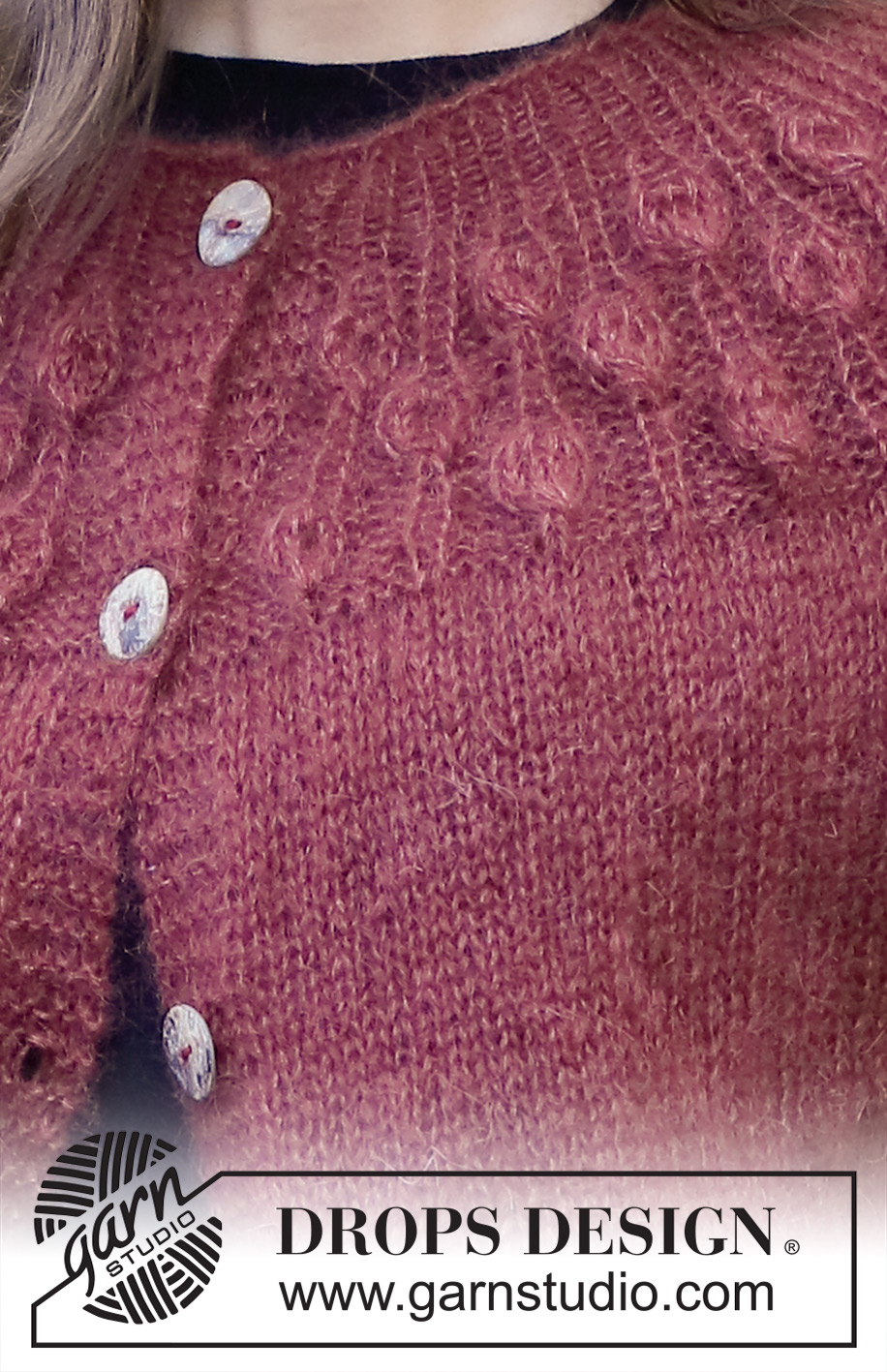 Blackforest Memories Cardigan / DROPS 226-4 - Strikket jakke i 2 tråder DROPS Kid-Silk eller 1 tråd DROPS Brushed Alpaca Silk. Arbeidet strikkes ovenfra og ned med rundfelling, raglan og bladmønster på bærestykket. Størrelse S - XXXL.