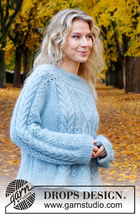 Sky Feather Sweater / DROPS 226-46 - Strikket bluse i DROPS Sky og DROPS Kid-Silk. Arbejdet strikkes oppefra og ned med sadelskulder og snoninger. Størrelse S - XXXL.