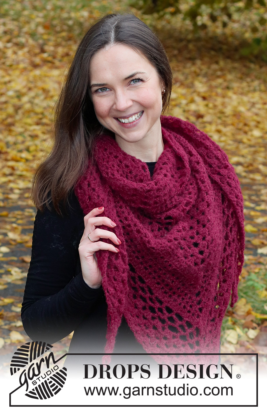 Cranberry Shawl / DROPS 226-47 - Horgolt kendő DROPS Brushed Alpaca Silk fonalból. A darabot fentről lefelé irányban készítjük, csipkemintával.