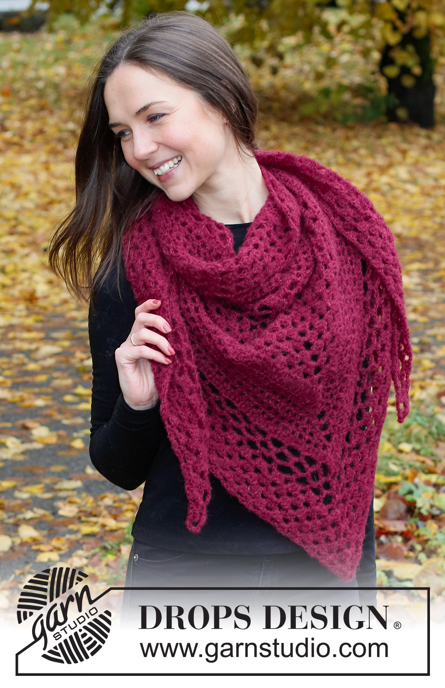 Cranberry Shawl / DROPS 226-47 - Horgolt kendő DROPS Brushed Alpaca Silk fonalból. A darabot fentről lefelé irányban készítjük, csipkemintával.