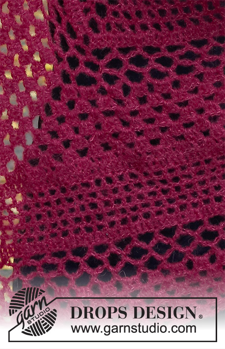 Cranberry Shawl / DROPS 226-47 - Horgolt kendő DROPS Brushed Alpaca Silk fonalból. A darabot fentről lefelé irányban készítjük, csipkemintával.