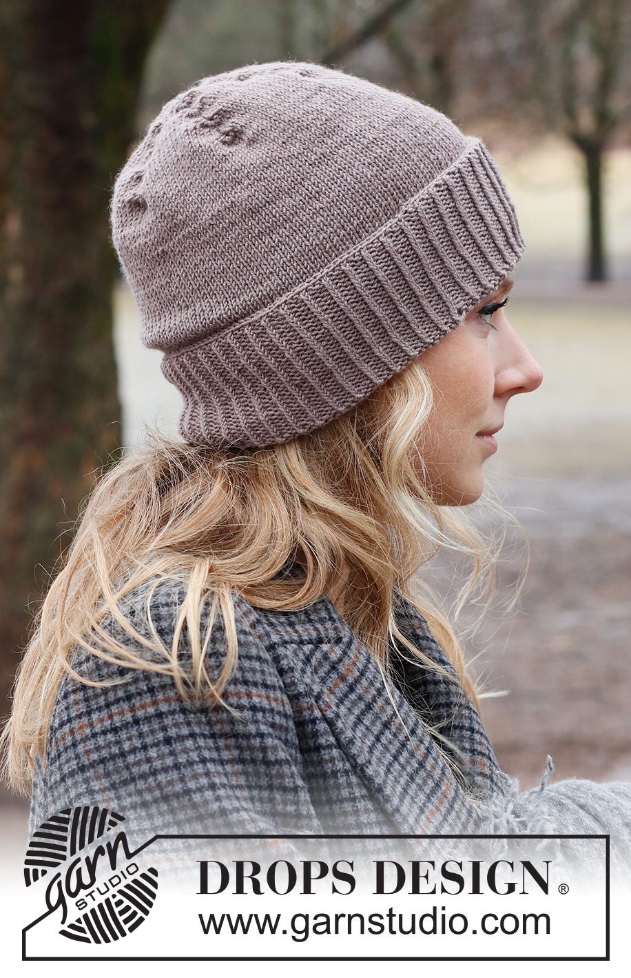 Violet Echoes / DROPS 226-54 - Knitted hat in DROPS BabyMerino. Piece is knitted top down in stocking stitch with edge in rib.