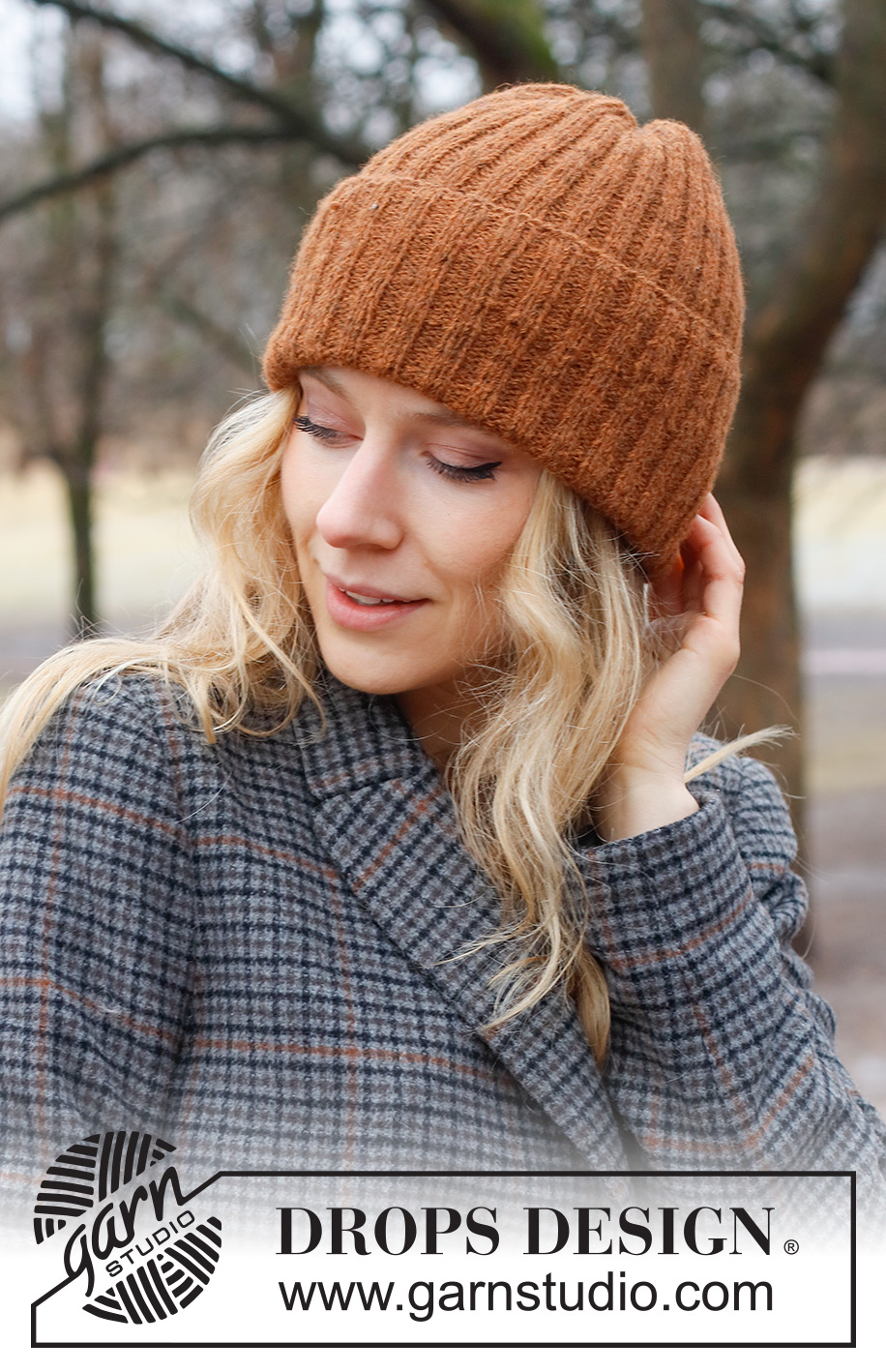 Pumpkin Patch Hat / DROPS 226-55 - Bonnet tricoté / bonnet hipster tricoté en côtes, en DROPS Sky.