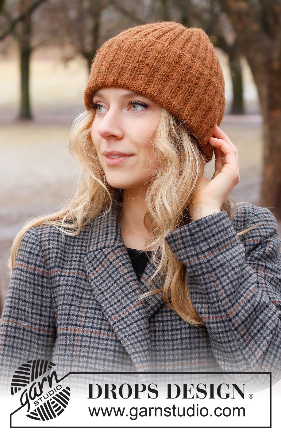 Pumpkin Patch Hat / DROPS 226-55 - Bonnet tricoté / bonnet hipster tricoté en côtes, en DROPS Sky.