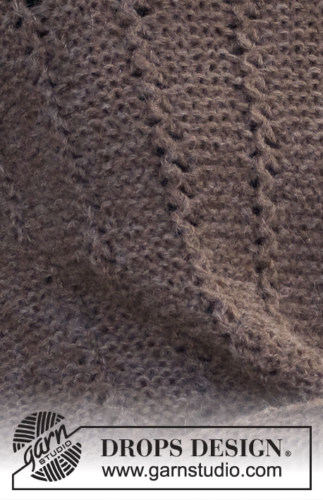 Lakeside Trails Sweater / DROPS 226-7 - Gestrickter Pullover in 2 Fäden DROPS Air. Die Arbeit wird mit Krausrippen, Lochmuster und doppelter Halsblende gestrickt. Größe XS - XXL.