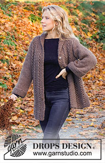 Lakeside Trails / DROPS 226-8 - Gebreid vest in 2 draden DROPS Air. Het werk wordt gebreid met ribbelsteek, kantpatroon en sjaalkraag. Maten XS - XXL.