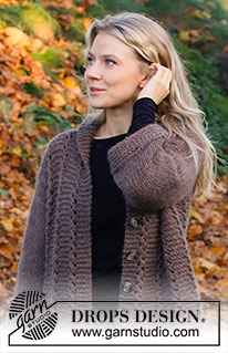 Lakeside Trails / DROPS 226-8 - Gebreid vest in 2 draden DROPS Air. Het werk wordt gebreid met ribbelsteek, kantpatroon en sjaalkraag. Maten XS - XXL.