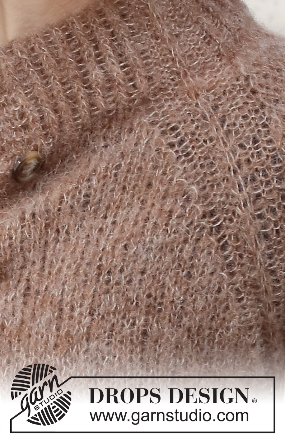 City Stride / DROPS 227-2 - Stickad kofta i DROPS Brushed Alpaca Silk med raglan. Arbetet stickas uppifrån och ner med dubbel halskant och resår i raglanökningen. Storlek S - XXXL.