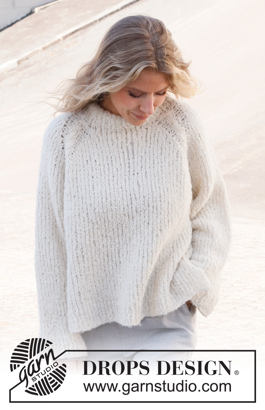 Puffy Cloud / DROPS 227-22 - Strikket bluse i 2 tråde DROPS Alpaca Bouclé. Arbejdet strikkes oppefra og ned med raglan og snoninger. Størrelse S - XXXL.
