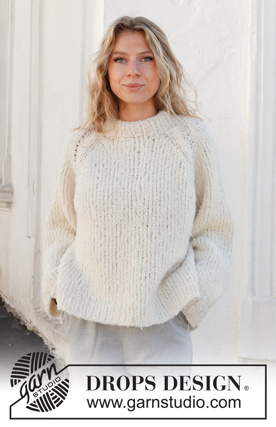 Puffy Cloud / DROPS 227-22 - Strikket bluse i 2 tråde DROPS Alpaca Bouclé. Arbejdet strikkes oppefra og ned med raglan og snoninger. Størrelse S - XXXL.