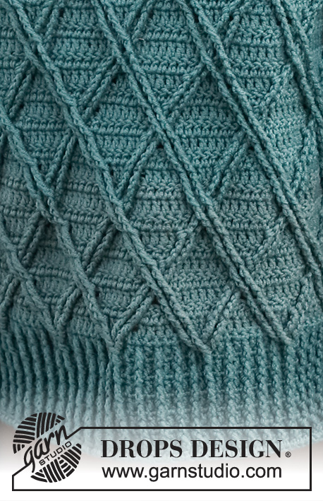 Teal Crossover Sweater / DROPS 227-29 - Hæklet bluse i DROPS Merino Extra Fine. Arbejdet hækles med snoninger, reliefmønster og dobbelt halskant. Størrelse S - XXXL.