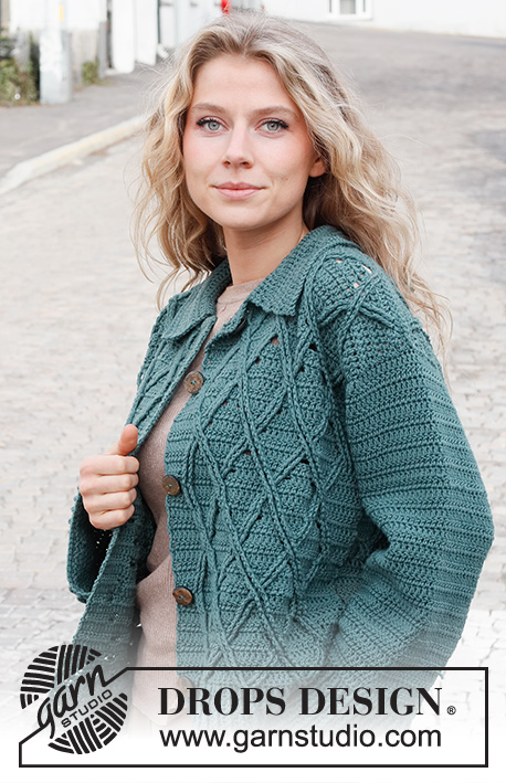 Teal Crossover / DROPS 227-30 - Hæklet jakke i DROPS Merino Extra Fine. Arbejdet hækles med snoninger, reliefmønster og krave. Størrelse S - XXXL.