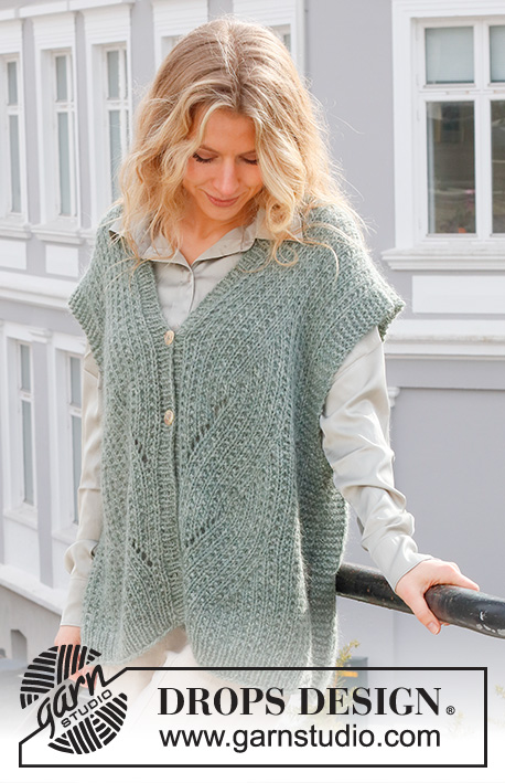 Ash Mint Vest / DROPS 227-32 - Strikket vest i DROPS Sky og DROPS Kid-Silk. Arbeidet strikkes med V-hals, splitt i sidene, strukturmønster og forskyvninger. Størrelse XS - XXL.