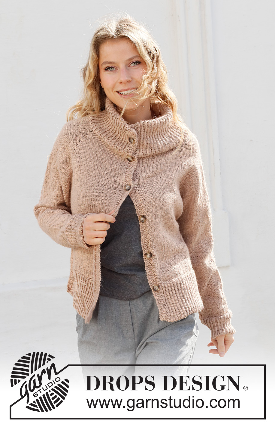 Chill Chaser / DROPS 227-36 - Strikket jakke i DROPS Alpaca eller DROPS BabyMerino. Arbeidet strikkes ovenfra og ned med dobbel halskant, raglan og splitt i sidene. Størrelse S - XXXL.