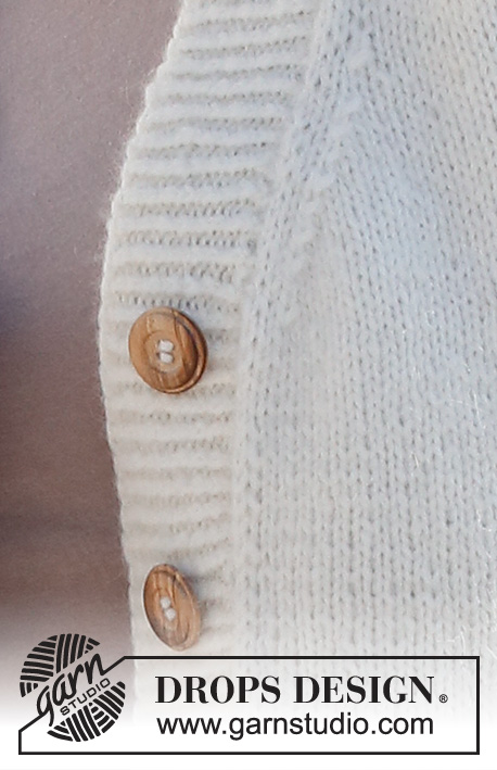 Memories of Monaco / DROPS 227-42 - Gestrickte Weste in DROPS Air. Die Arbeit wird mit V-Ausschnitt und Blenden im Rippenmuster gestrickt. Größe S - XXXL.