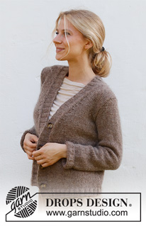 Twinkle Tweed / DROPS 227-45 - Strikket jakke i DROPS Soft Tweed og DROPS Kid-Silk. Arbeidet strikkes med v-hals og kanter i vrangbord. Størrelse S - XXXL.