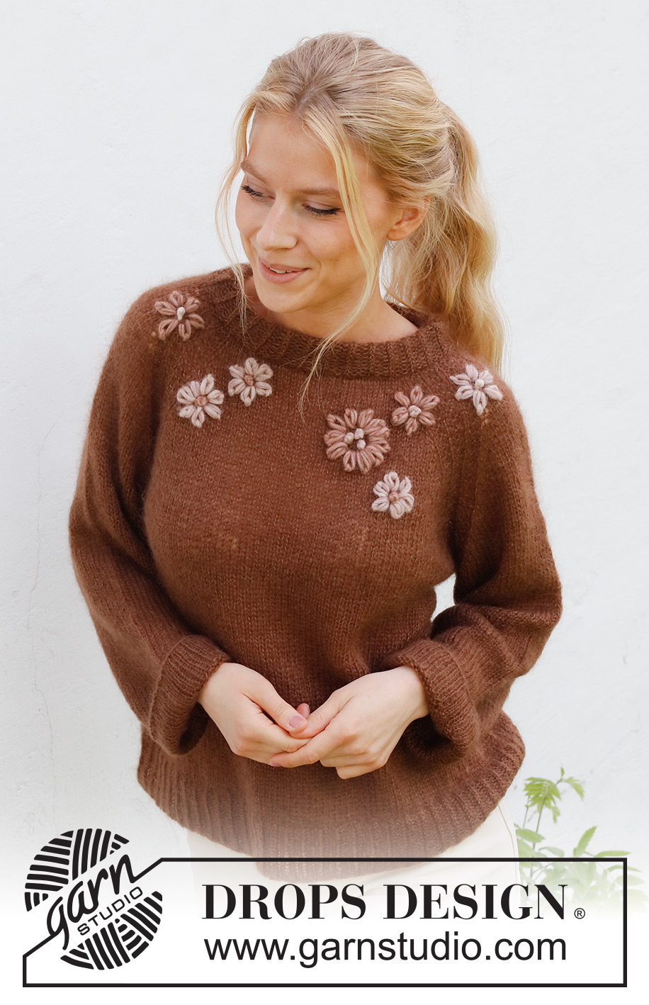 Fall Bouquet / DROPS 227-48 - Stickad tröja i 1 tråd DROPS Brushed Alpaca Silk eller 2 trådar DROPS Kid-Silk. Arbetet stickas uppifrån och ner med raglan, broderade blommor och franska knutar. Storlek S - XXXL.