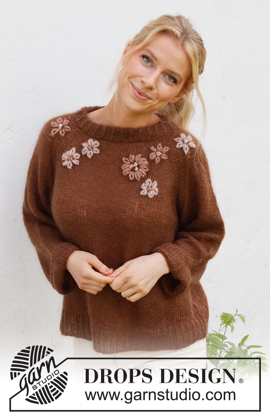 Fall Bouquet / DROPS 227-48 - Stickad tröja i 1 tråd DROPS Brushed Alpaca Silk eller 2 trådar DROPS Kid-Silk. Arbetet stickas uppifrån och ner med raglan, broderade blommor och franska knutar. Storlek S - XXXL.