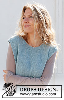 Sky so Blue / DROPS 227-53 - Strikket vest / slipover i DROPS Sky. Arbeidet strikkes i glattstrikk med kanter i vrangbord og splitt i sidene. Størrelse S - XXXL.