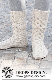 Cable City Socks / DROPS 227-66 - Stickade sockor i DROPS Nord och DROPS Brushed Alpaca Silk. Arbetet stickas uppifrån och ner med flätor. Storlek 35 - 43.