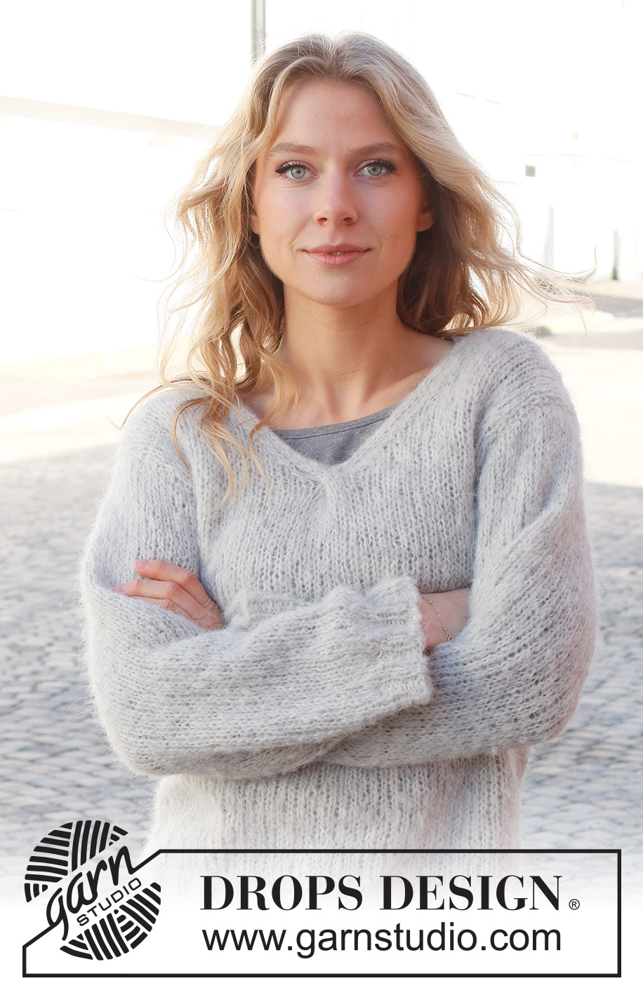 River Hill Sweater / DROPS 228-11 - Strikket genser i DROPS Melody. Arbeidet strikkes med V-hals og flette. Størrelse S - XXXL.