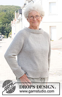 Misty Moon Sweater / DROPS 228-16 - Strikket bluse i DROPS Merino Extra Fine eller DROPS Puna. Arbejdet strikkes oppefra og ned med dobbelt halskant, raglan og kanter i strukturmønster. Størrelse S - XXXL.