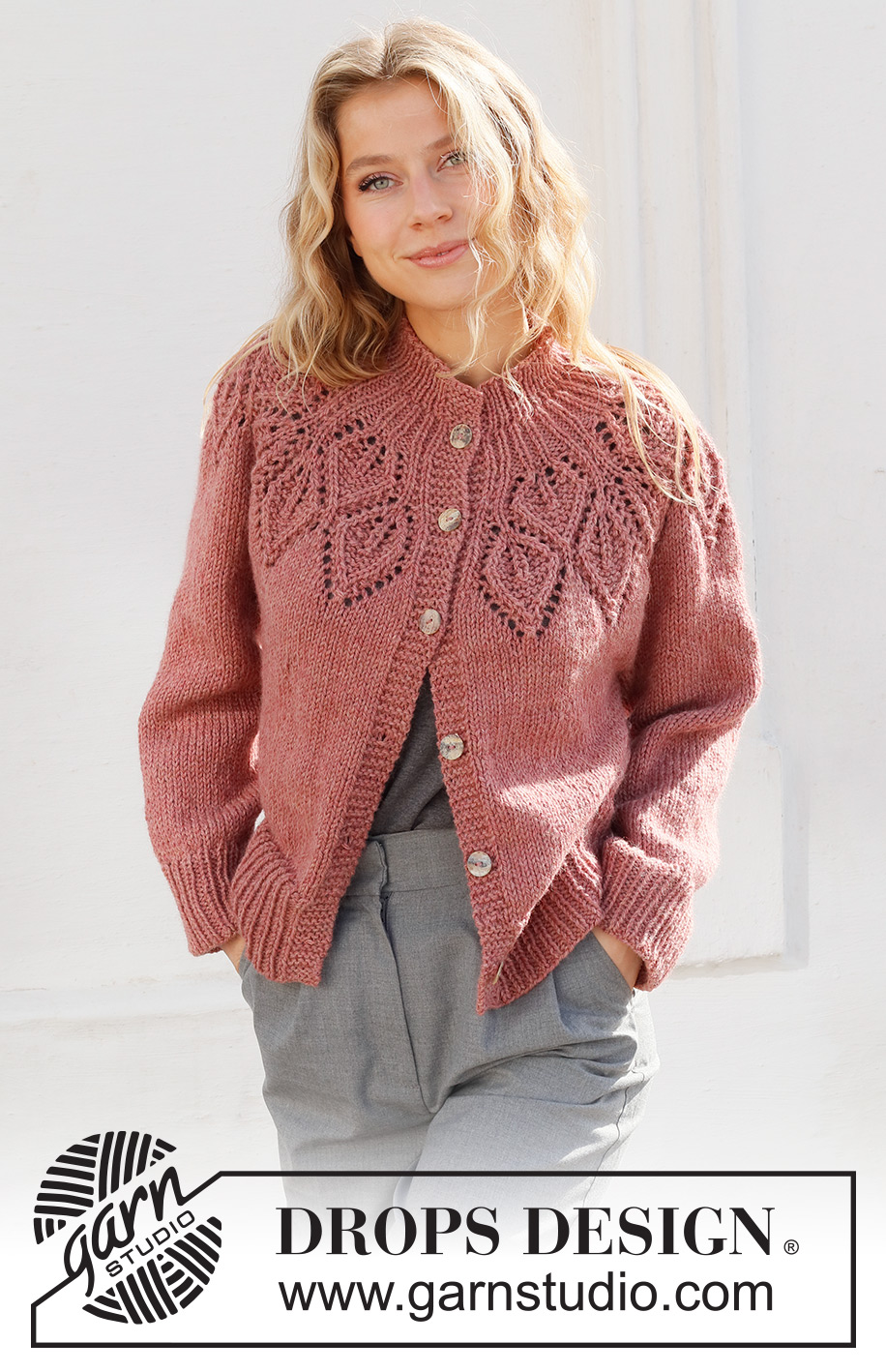 Autumn Wreath Jacket / DROPS 228-2 - Strikket jakke i DROPS Nepal. Arbeidet strikkes ovenfra og ned med rundfelling og bladmønster. Størrelse S - XXXL.