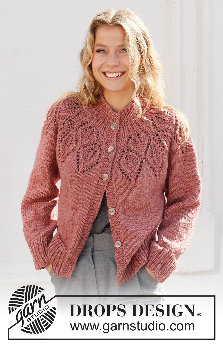 Autumn Wreath Jacket / DROPS 228-2 - Strikket jakke i DROPS Nepal. Arbeidet strikkes ovenfra og ned med rundfelling og bladmønster. Størrelse S - XXXL.