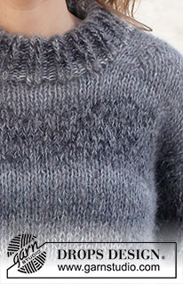 Night Mist / DROPS 228-22 - Stickad tröja i DROPS Delight och DROPS Brushed Alpaca Silk. Arbetet stickas med sprund i sidorna och dubbel halskant. Storlek S - XXXL.