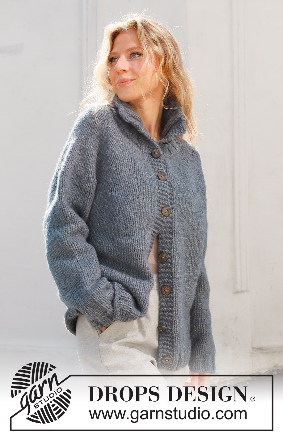 Sailor Blues Jacket / DROPS 228-33 - Strikket jakke i 1 tråd DROPS Wish eller 2 tråde DROPS Air. Arbejdet strikkes oppefra og ned med rundt bærestykke og høj hals. Størrelse XS - XXL.