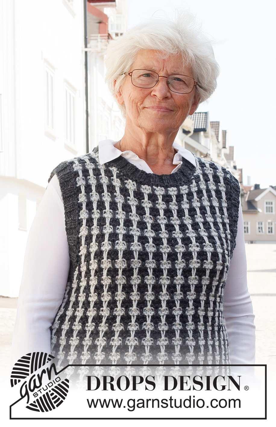 Cambridge Connection / DROPS 228-36 - Knitted vest in DROPS Alaska. Piece is knitted with pepita pattern and edges in rib. Size: S - XXXL