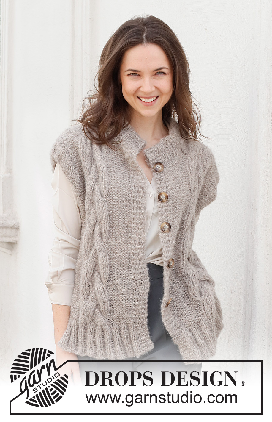 Evening Fires Vest / DROPS 228-38 - Vesta s copánky pletená 2 vlákny z příze DROPS Brushed Alpaca Silk nebo 1 vláknem DROPS Wish. Velikost: S - XXXL.