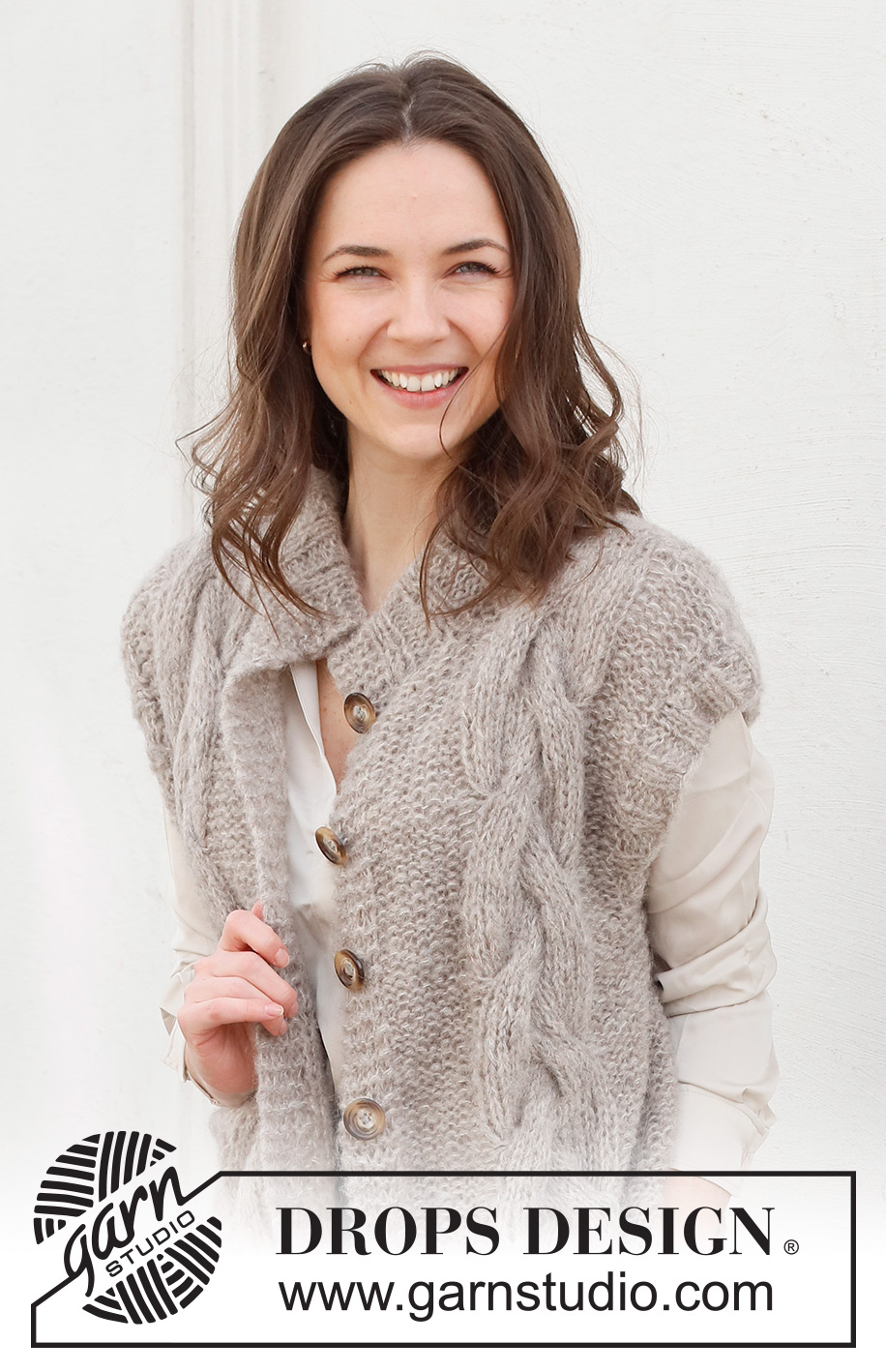 Evening Fires Vest / DROPS 228-38 - Vesta s copánky pletená 2 vlákny z příze DROPS Brushed Alpaca Silk nebo 1 vláknem DROPS Wish. Velikost: S - XXXL.