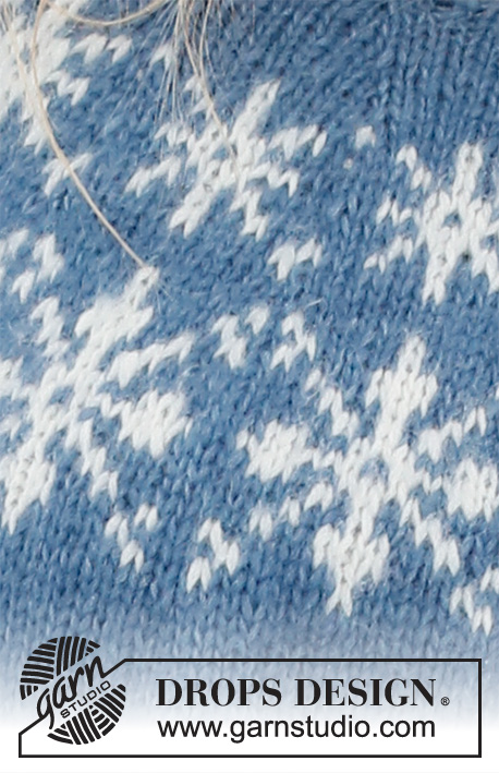 Merry Stars / DROPS 228-49 - Strikket Julebluse i DROPS Air. Blusen strikkes oppefra og ned med rundt bærestykke og snekrystaller. Størrelse XS - XXL. Tema: Jul.