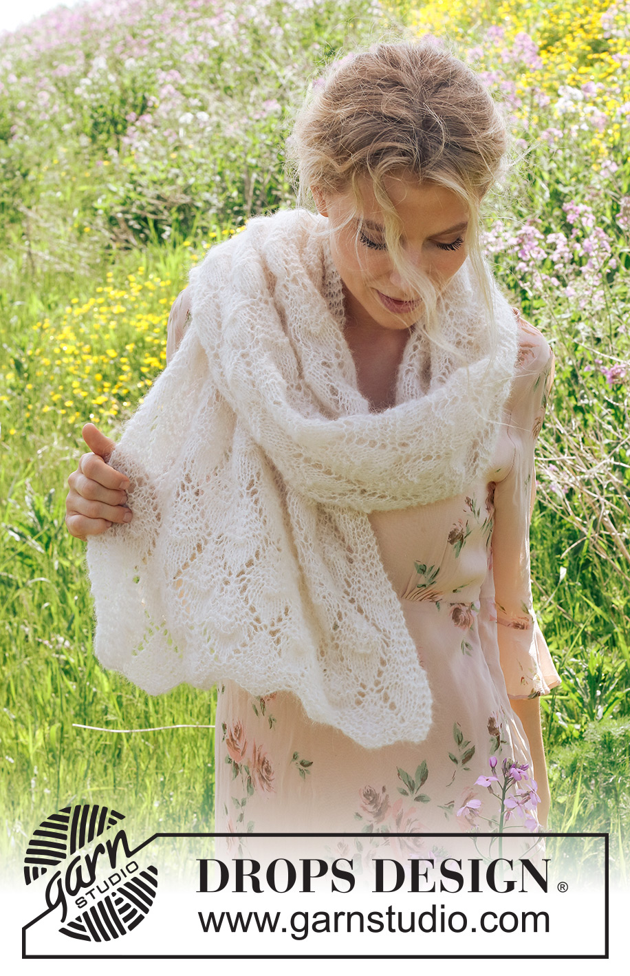 Just a Whisper / DROPS 229-10 - Stola lavorata ai ferri in DROPS Brushed Alpaca Silk. Lavorata con motivo traforato.