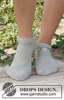 Sunny Sneaker / DROPS 229-21 - Gestrickte Socken / Sneaker, glatt rechts in DROPS Fabel gestrickt. Größe 35 - 43.