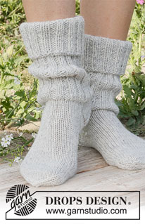 Hiking Helpers / DROPS 229-22 - Stickade sockor med slätstickning och resår i 2 trådar DROPS Fabel.
Storlek 35 – 43.
