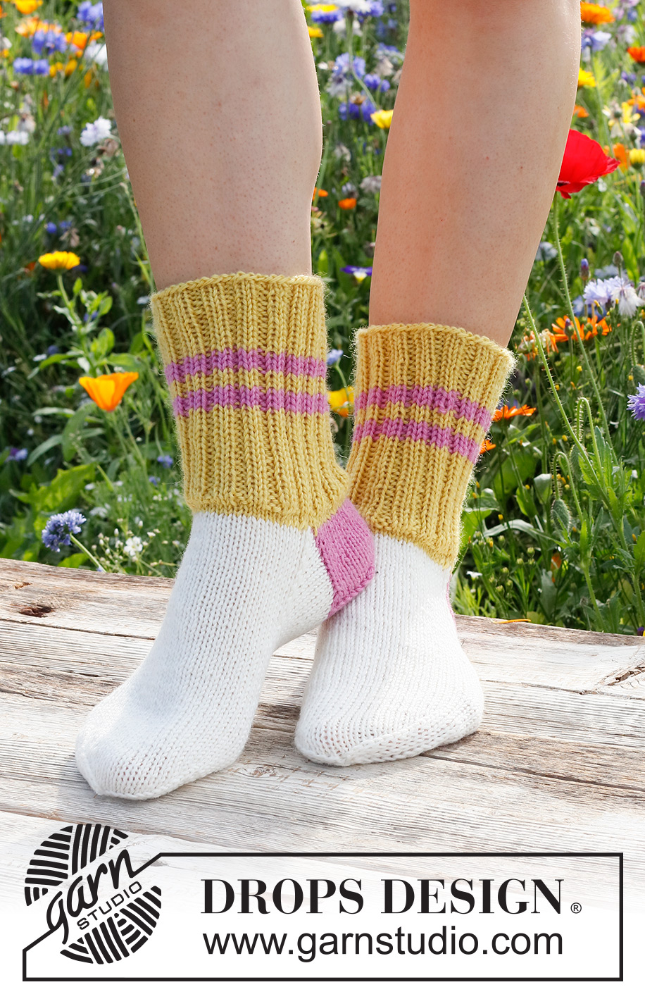Folk Dancer / DROPS 229-26 - Stickade sockor med slätstickning och ränder i DROPS Karisma.
Storlek 35 – 43.
