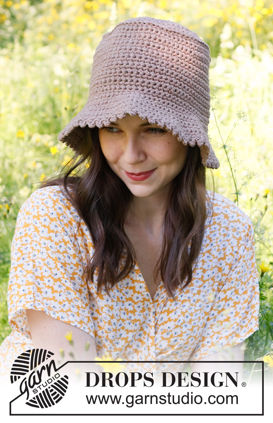Elven Queen Hat / DROPS 229-30 - Bob crocheté de haut en bas, avec 2 fils DROPS Belle.