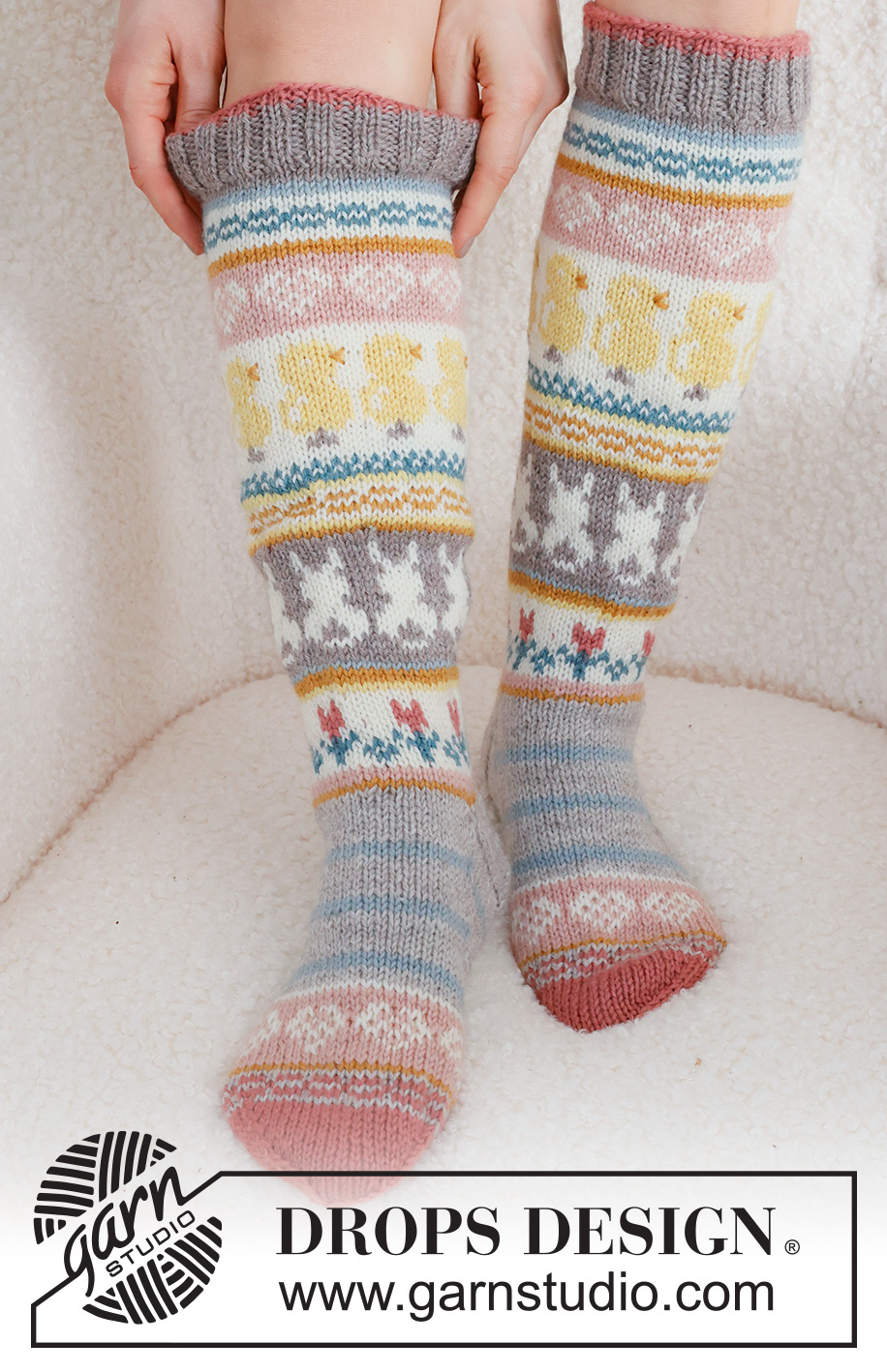 Easter Dance Socks / DROPS 229-35 - Knitted socks in DROPS Karisma. The piece is worked top down in stocking stitch, with multi-coloured pattern and heart, Easter chick, Easter bunny and flower. Sizes 35 - 43. Theme: Easter.