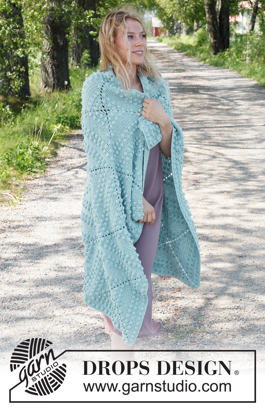 Rain Puddles / DROPS 229-6 - Hæklet plaid med bobler i DROPS Sky. Arbejdet hækles i ruder fra midten og ud.