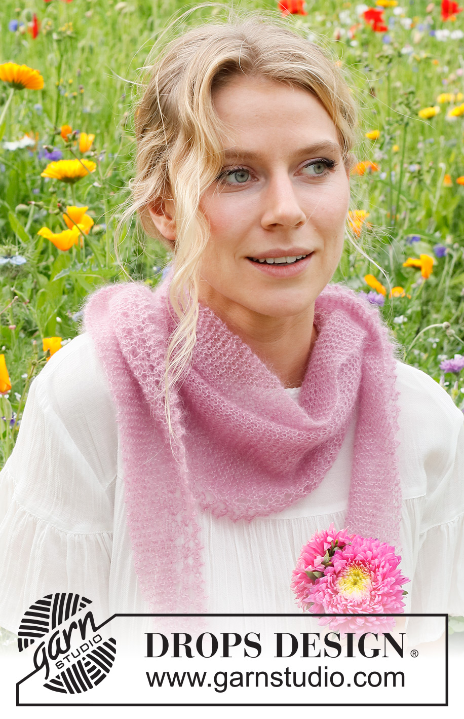 Pink Soda Shawl / DROPS 229-7 - Gebreide omslagdoek in DROPS Kid-Silk. Het werk wordt overdwars gebreid met ribbelsteek en picotrand.