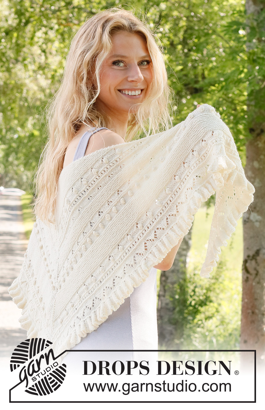 Ruffles Dream / DROPS 229-9 - Ylhäältä alas neulottu huivi DROPS BabyAlpaca Silk -langasta. Työssä on pitsineuletta, nyppyjä ja liehureunus.