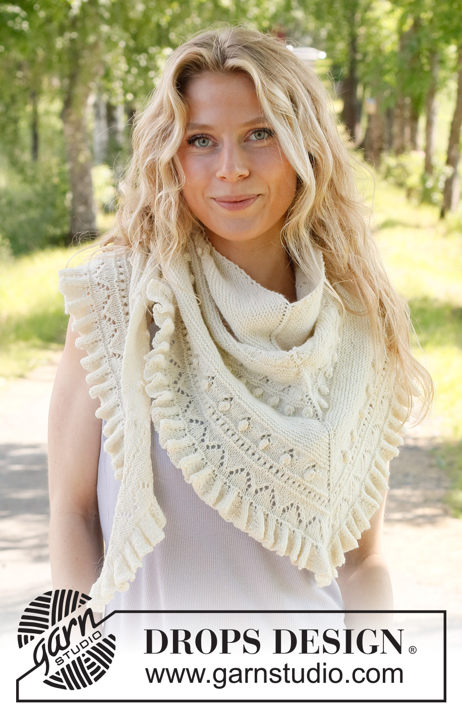 Ruffles Dream / DROPS 229-9 - Ylhäältä alas neulottu huivi DROPS BabyAlpaca Silk -langasta. Työssä on pitsineuletta, nyppyjä ja liehureunus.