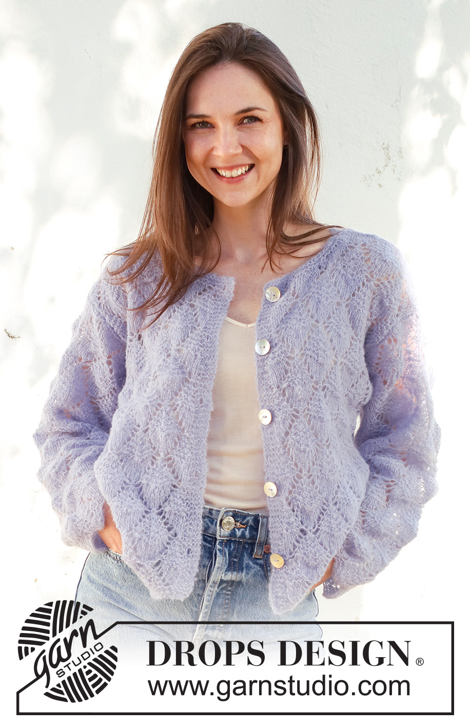 Lila Mist Cardigan / DROPS 230-23 - Gebreid vest in DROPS Brushed Alpaca Silk. Het werk wordt van onder naar boven gebreid met kantpatroon. Maten S - XXXL.